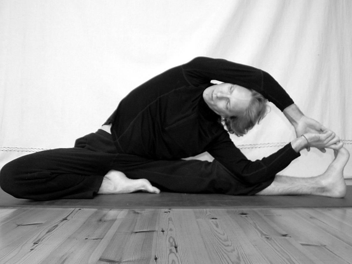 seated side bend BYM